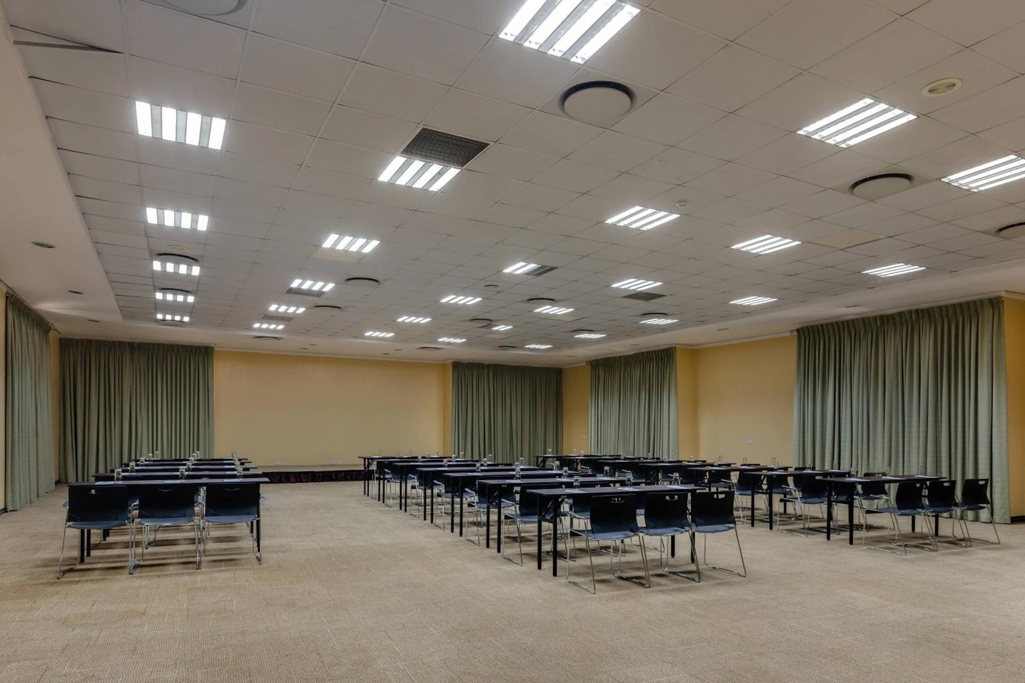 Protea Hotel By Marriott Benin City Select Emotan Exterior foto