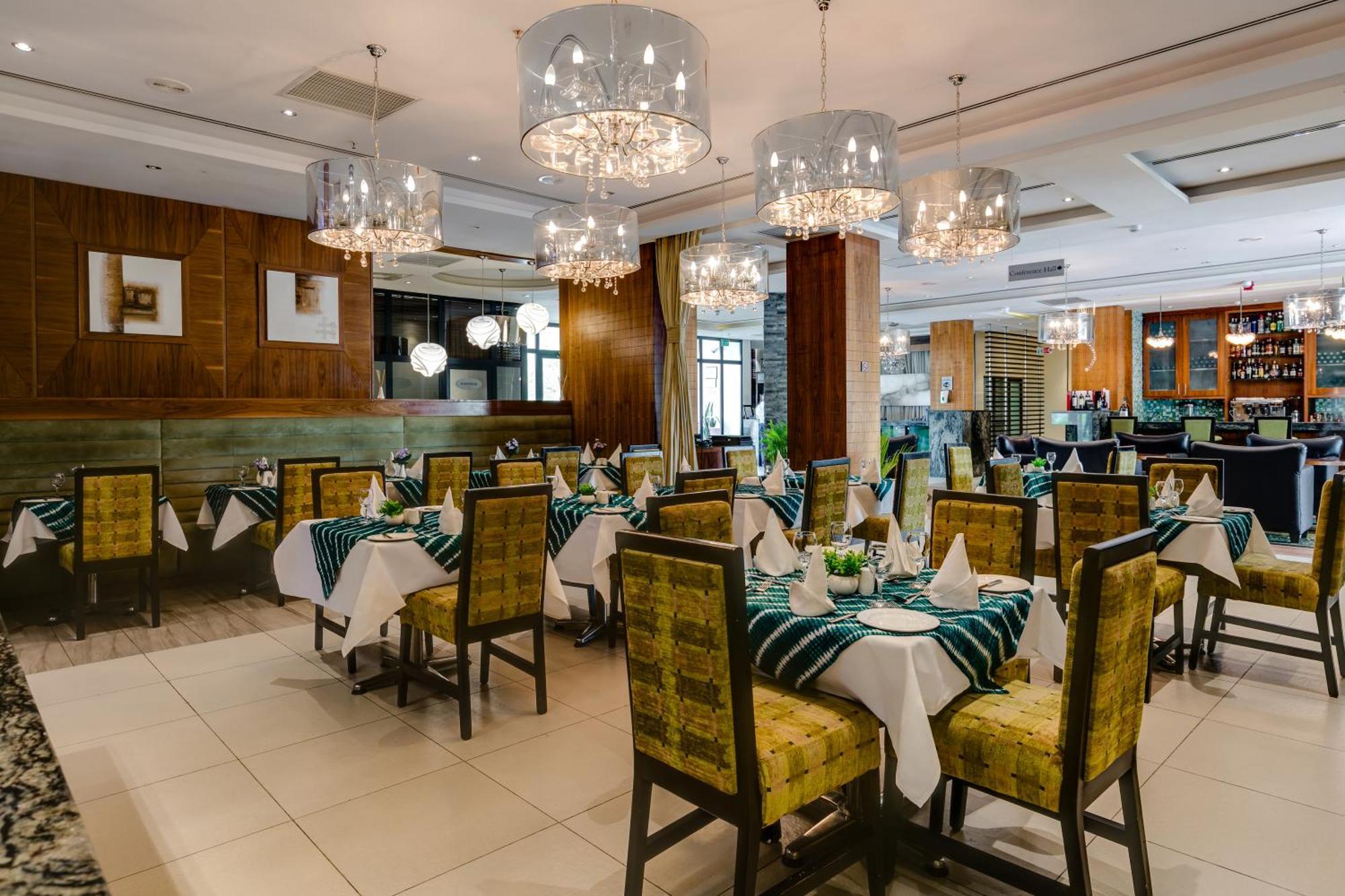 Protea Hotel By Marriott Benin City Select Emotan Exterior foto