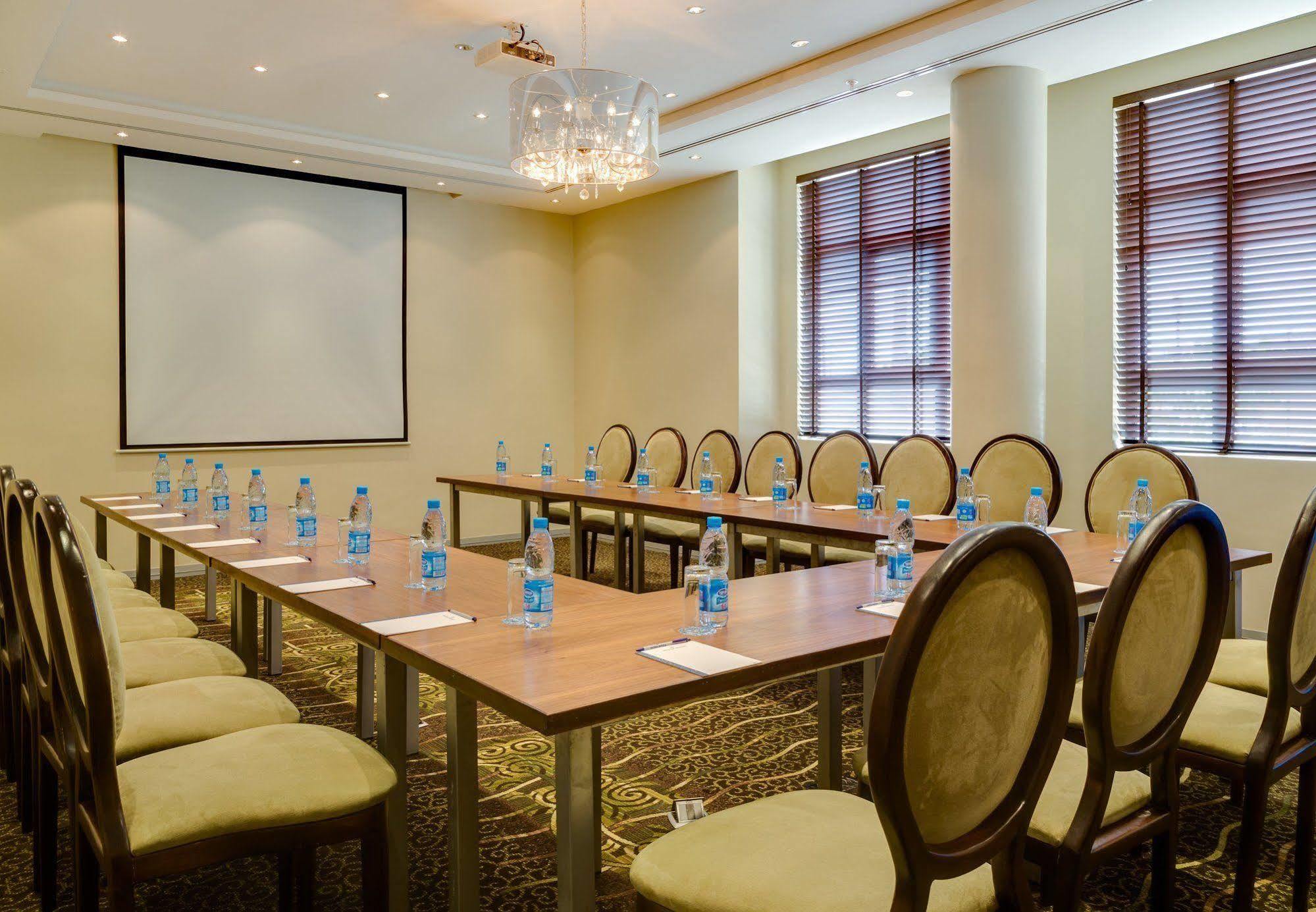Protea Hotel By Marriott Benin City Select Emotan Exterior foto